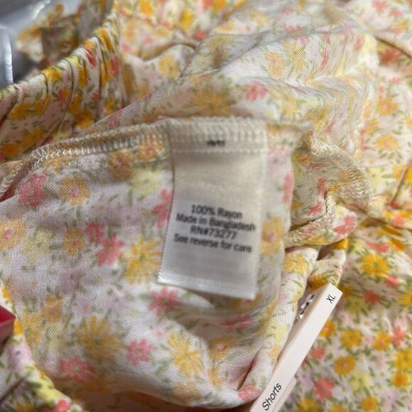 SO Junior's Yellow Floral Ruffle Shorts Flowy Feminine Ditzy Flowers NWT - Picture 7 of 7